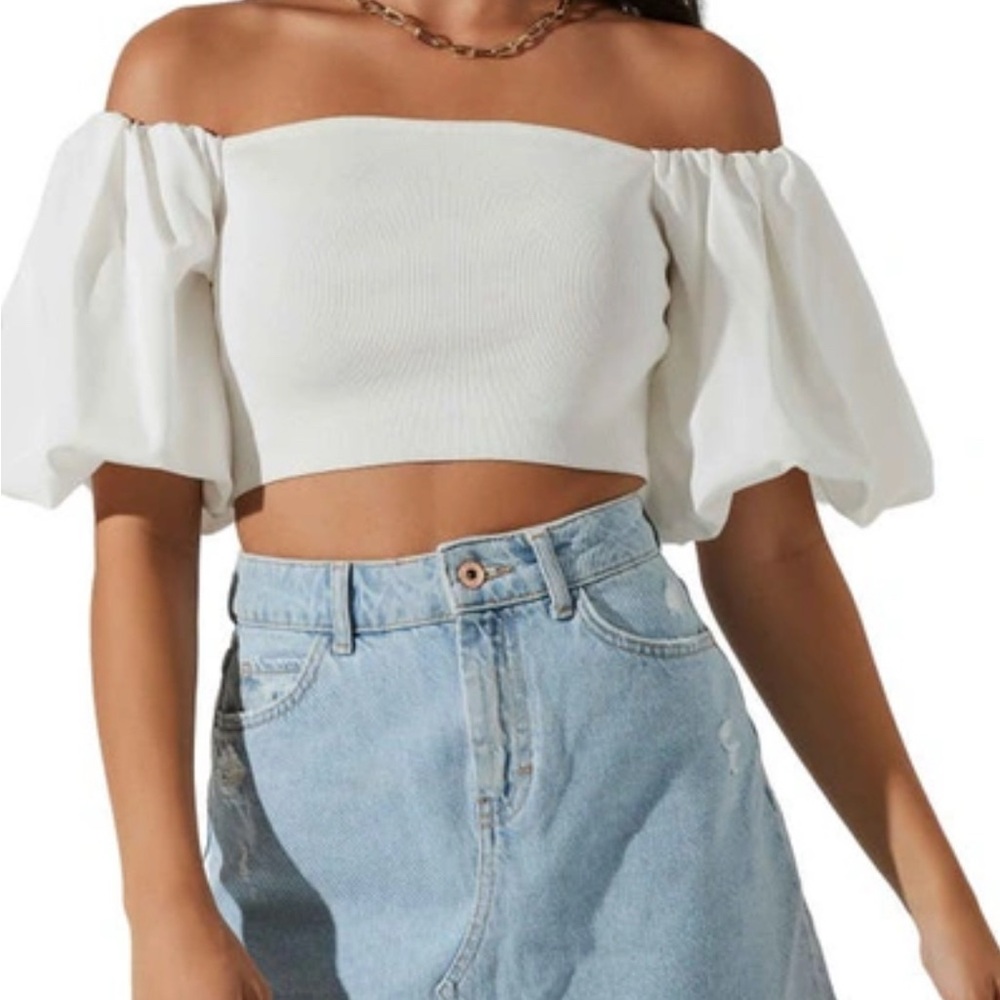 ASTR Off the Shoulder Top NWT